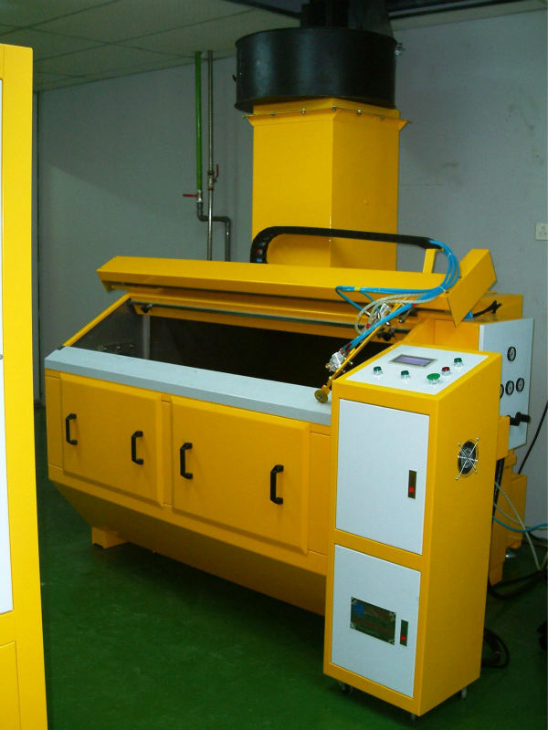 RECPROCATING,PLASTIC PARTS SPRAY PAINTING MACHINE (F813OM806